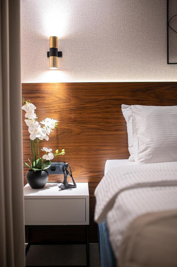 Enyana Luxury Suites Котор Екстер'єр фото
