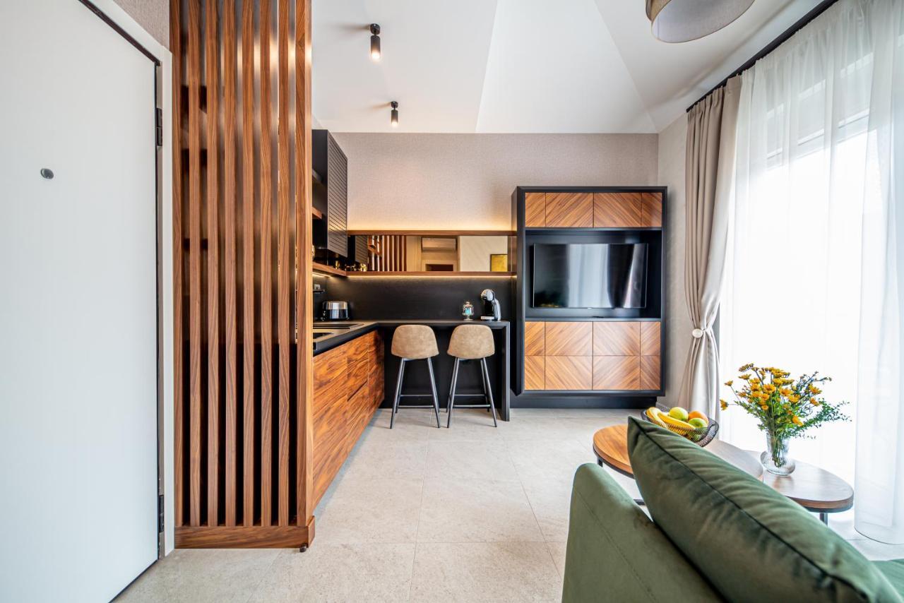 Enyana Luxury Suites Котор Екстер'єр фото