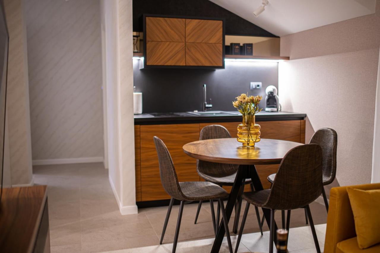 Enyana Luxury Suites Котор Екстер'єр фото